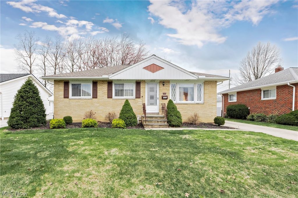 1272 Bonnie Lane, Mayfield Heights, OH