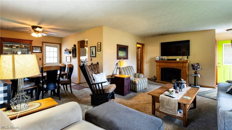 3720 Carl Street, Uniontown, OH - Photo 6
