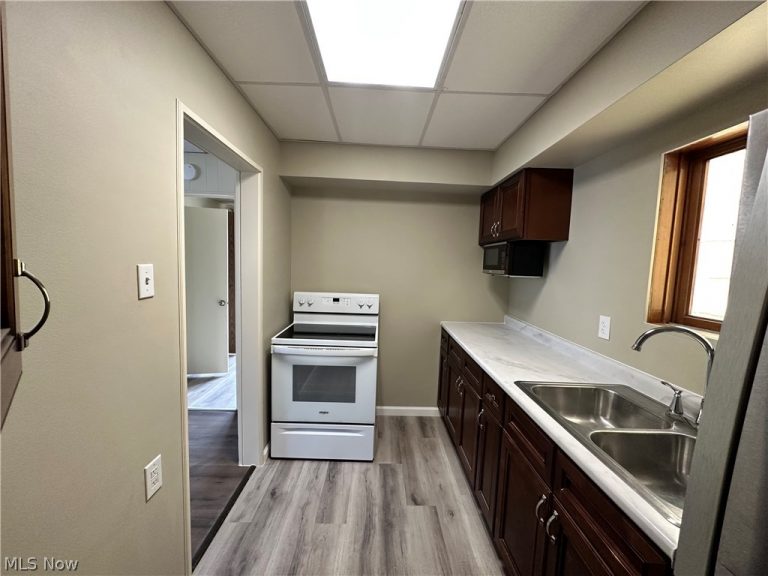 314 Adolphus Street, Chester, WV - Photo 5