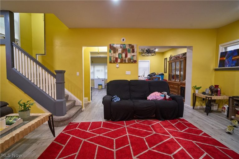 1198 Rozelle Avenue, East Cleveland, OH - Photo 6