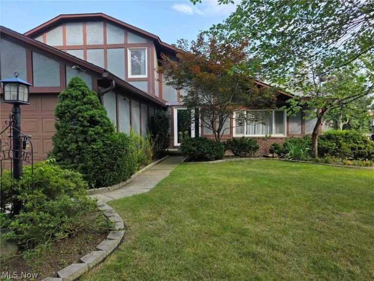 6771 Wood Creek Drive, Middleburg Heights, OH - Photo 3