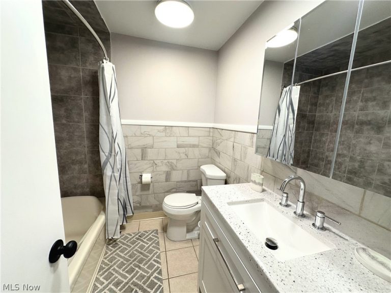 7610 Royal Ridge Drive, Parma, OH - Photo 8