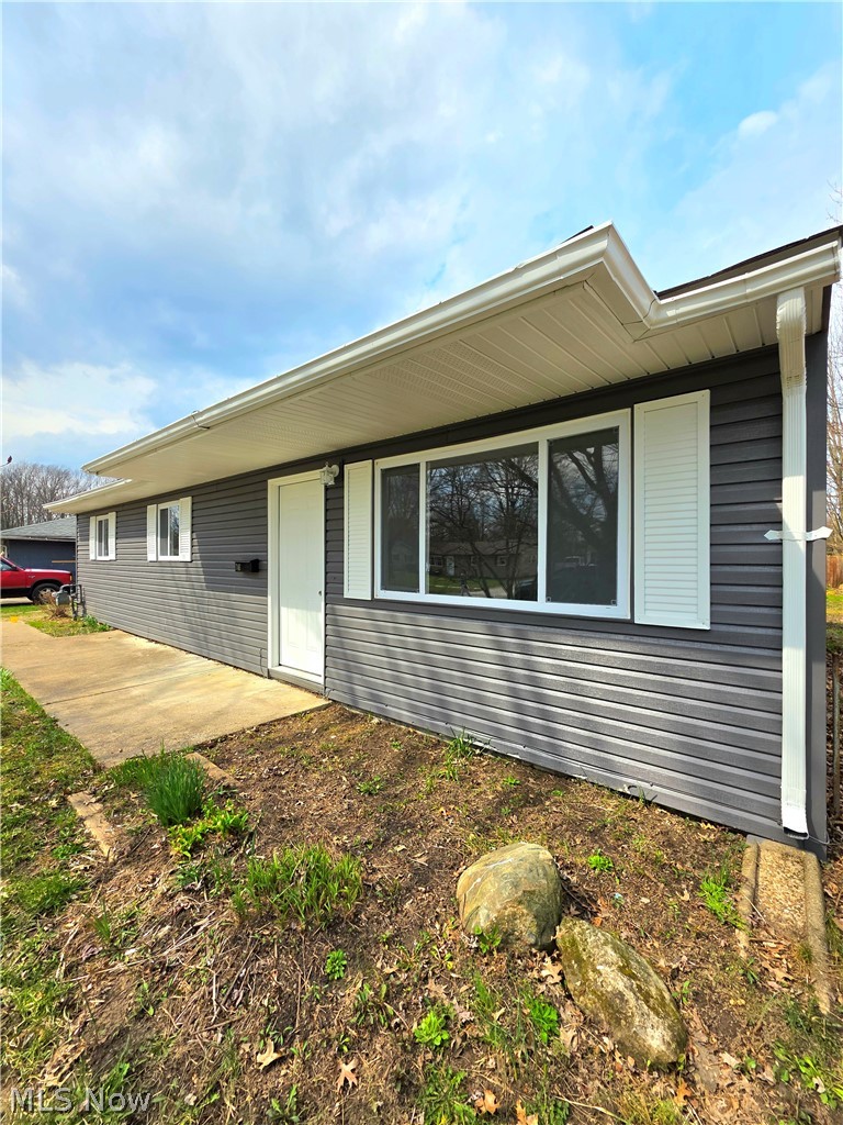 746 Delaware Avenue, Elyria, OH - Photo 2