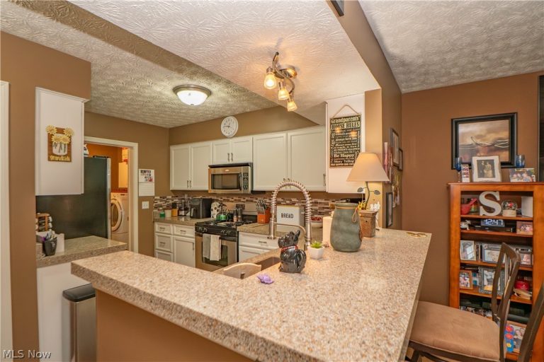 13667 Woodcroft Trace, North Royalton, OH - Photo 8