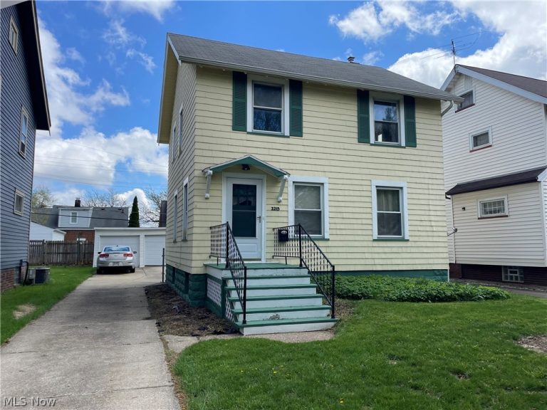2213 Wyandotte Avenue, Lakewood, OH - Photo 2