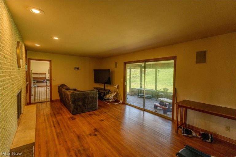 100 Crestwood Circle, Marietta, OH - Photo 6