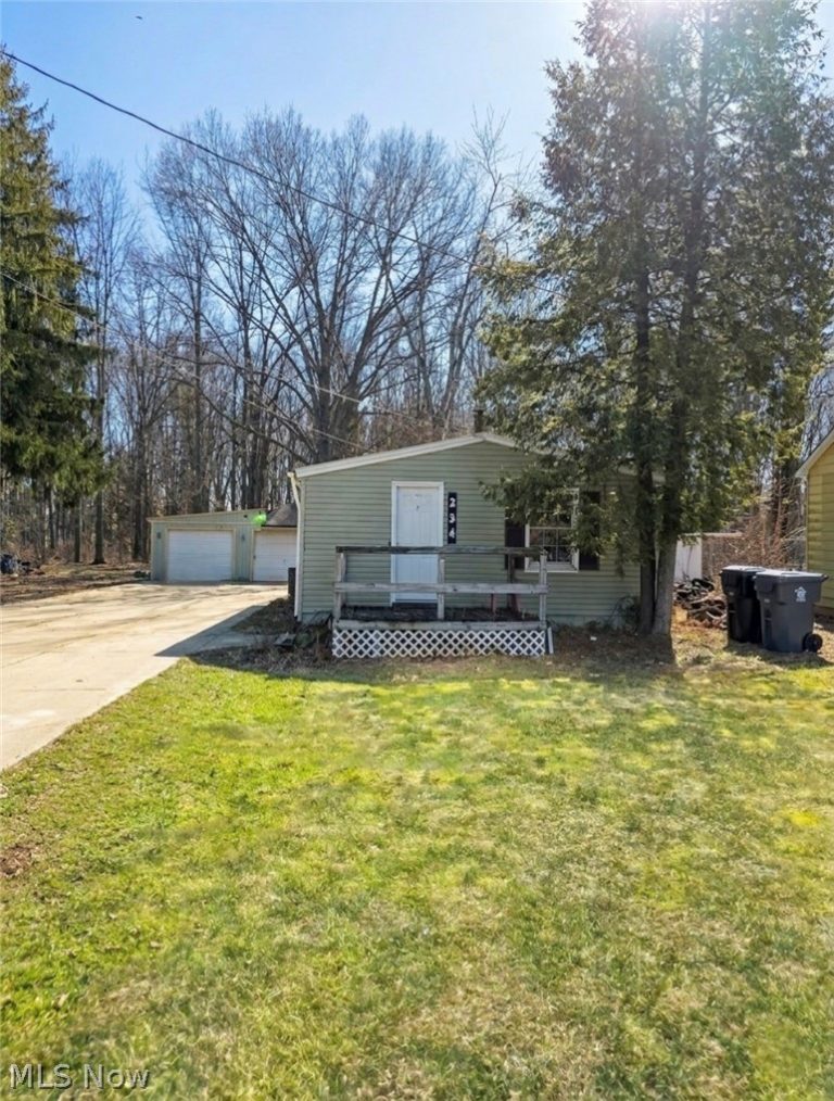 234 Oakwood Street, Elyria, OH, 44035