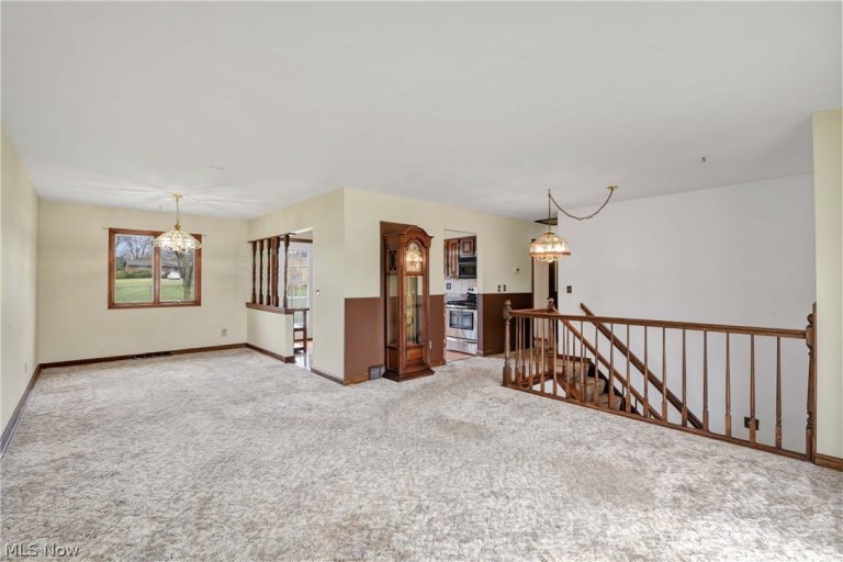 8712 Fenway Drive, Parma, OH - Photo 5