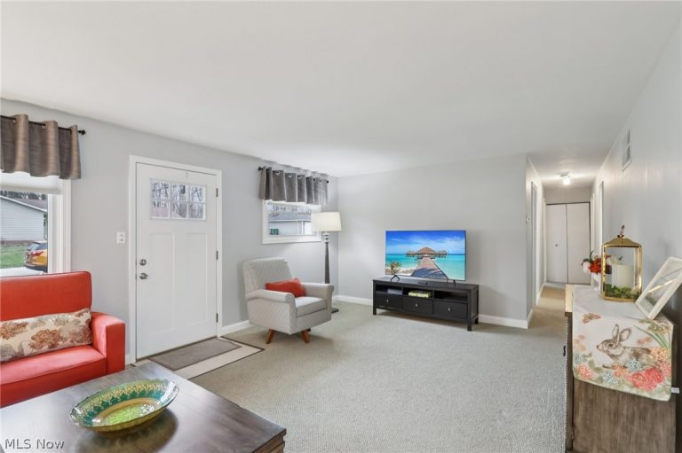 6168 Thistlewood Drive, Mentor, OH - Photo 6