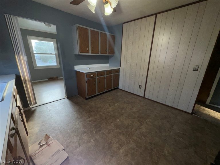 581 332nd Street, Eastlake, OH - Photo 3