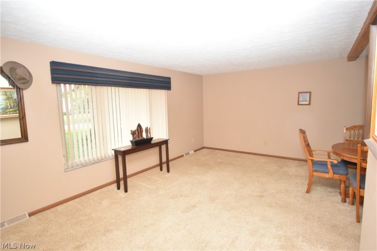24354 Oxford Oval, North Olmsted, OH - Photo 5