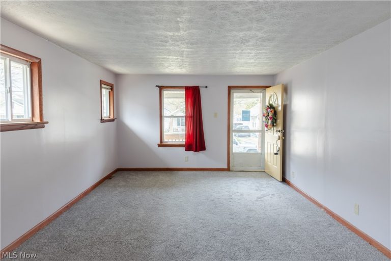 1177 Neptune Avenue, Akron, OH - Photo 5