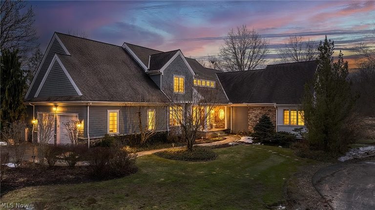 31900 Pinetree Road, Pepper Pike, OH - Photo 2
