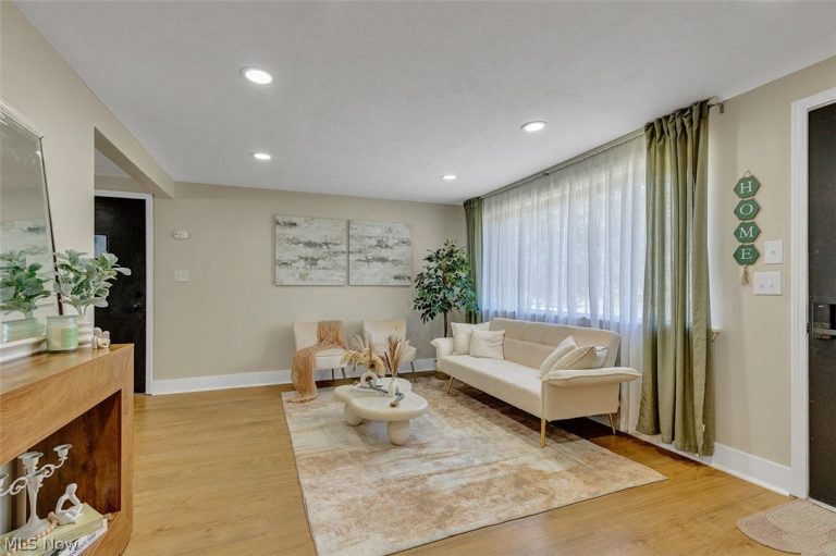 523 Purdue Avenue, Elyria, OH - Photo 3