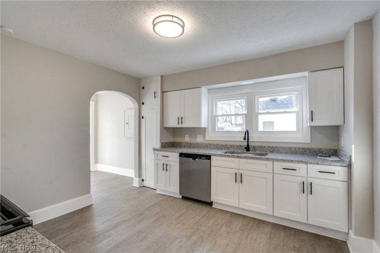 1835 Thornapple Avenue, Akron, OH - Photo 8