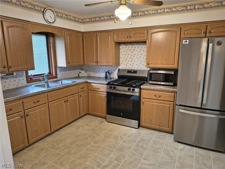 11531 Barrington Boulevard, Parma Heights, OH - Photo 6