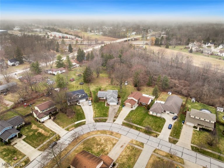 29696 Josephine Drive, North Olmsted, OH - Photo 3
