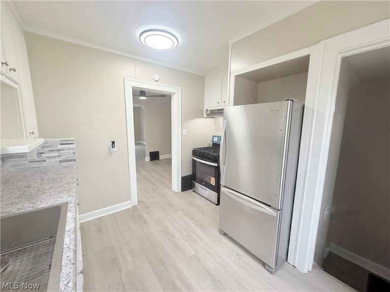 138 Roslyn, Youngstown, OH - Photo 3