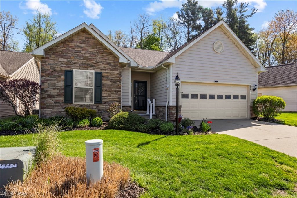 884 Lakeview Court, Kent, OH