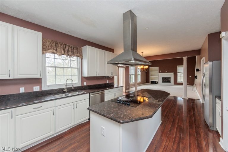 17918 Princeton Circle, Strongsville, OH - Photo 8