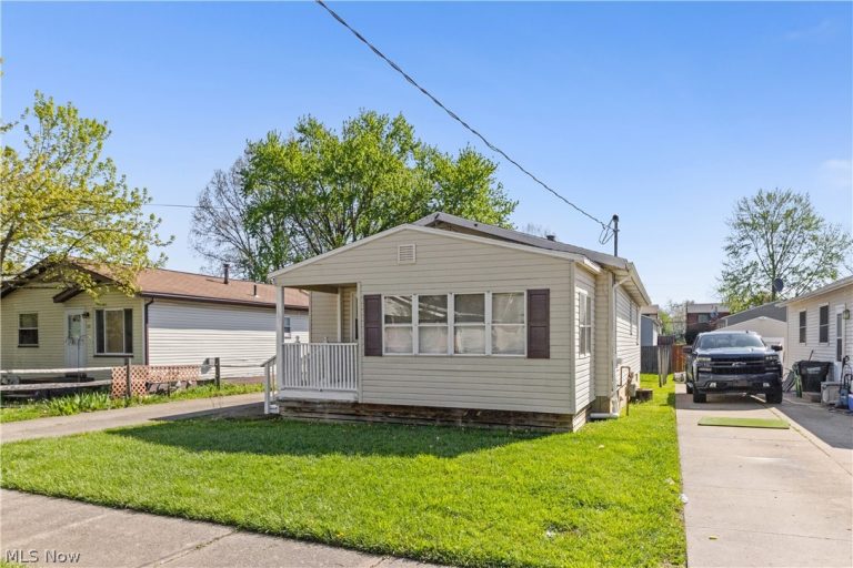 331 Elmwood Avenue, Barberton, OH - Photo 3