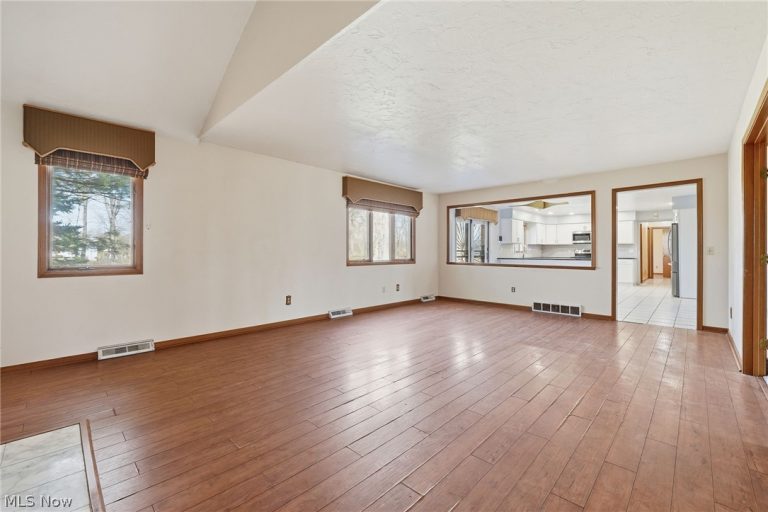 19649 Sagamore Road, Walton Hills, OH - Photo 5