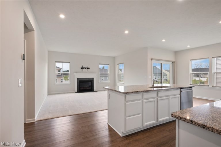 6811 Harrington Court Avenue, Canton, OH - Photo 5