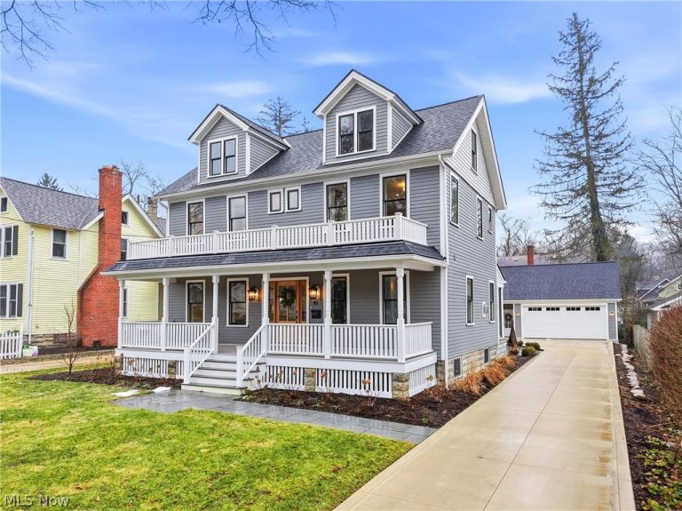 81 Hall Street, Chagrin Falls, OH - Photo 2