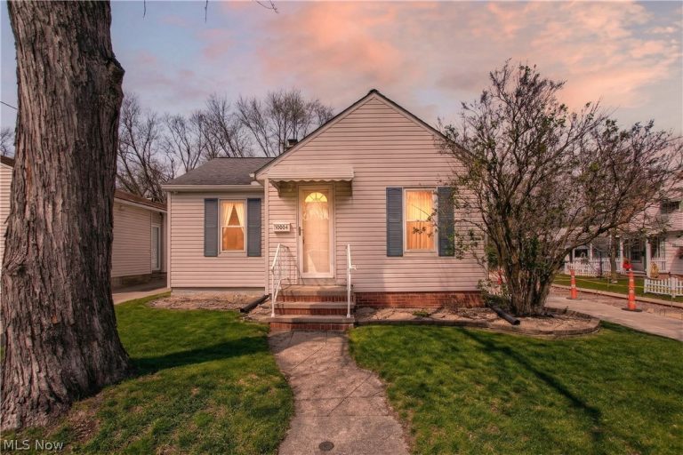 10004 Manoa Avenue, Brooklyn, OH - Photo 2
