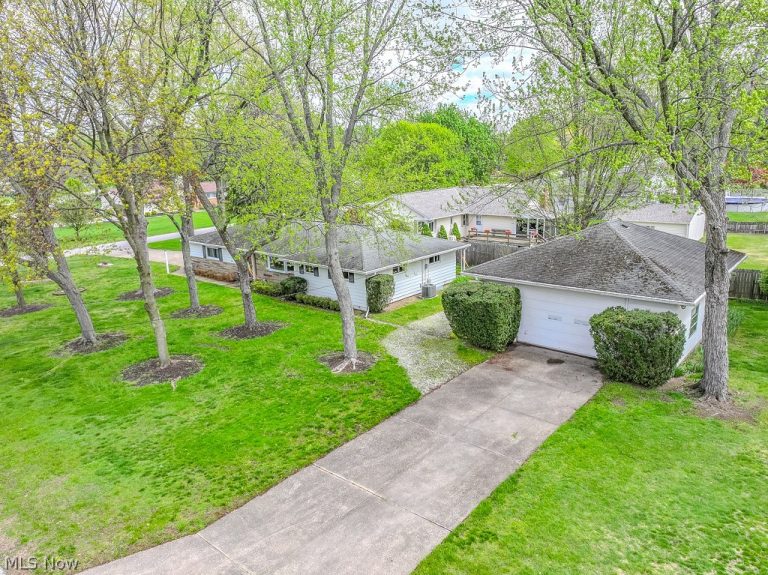 7003 Parmelee Drive, Mentor, OH - Photo 2