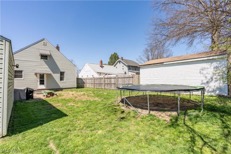 559 Essex Street, Akron, OH - Photo 5