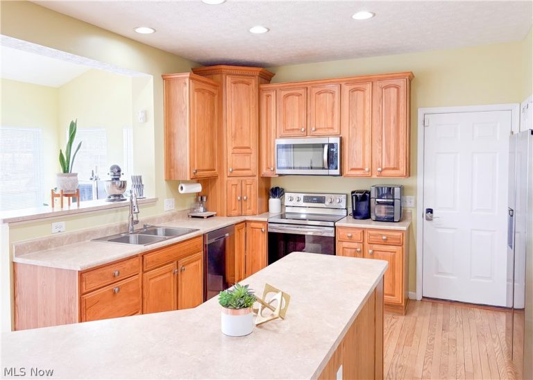 5236 Giacomo Court, Canton, OH - Photo 8