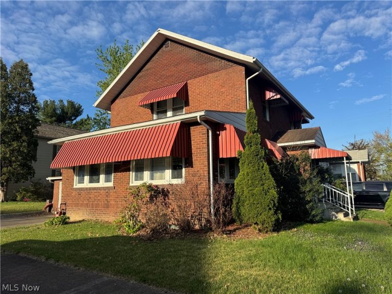 936 Main Street, Uhrichsville, OH - Photo 6