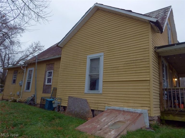 122 Pleasant Street, New Lexington, OH - Photo 2