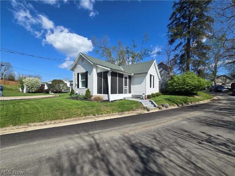 55 Hall Street, Roseville, OH - Photo 2