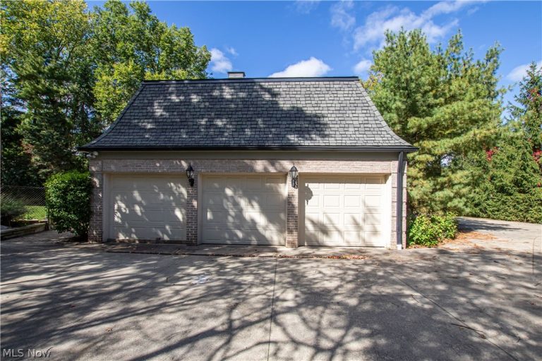 18220 Parkland Drive, Shaker Heights, OH - Photo 4