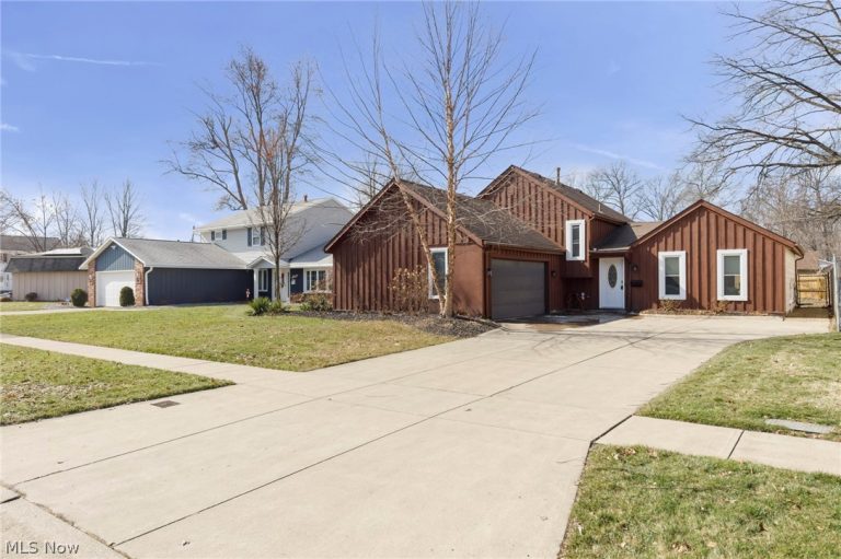 110 Wilshire Court, Elyria, OH - Photo 5