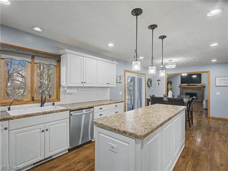 1509 New England Drive, North Canton, OH - Photo 6