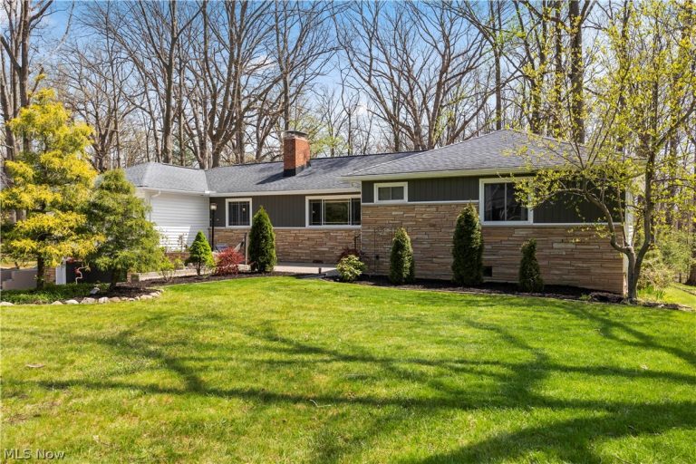 9269 Lindbergh Boulevard, Olmsted Falls, OH - Photo 2