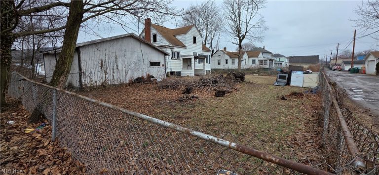 1011 Grant Street, Newell, WV - Photo 3