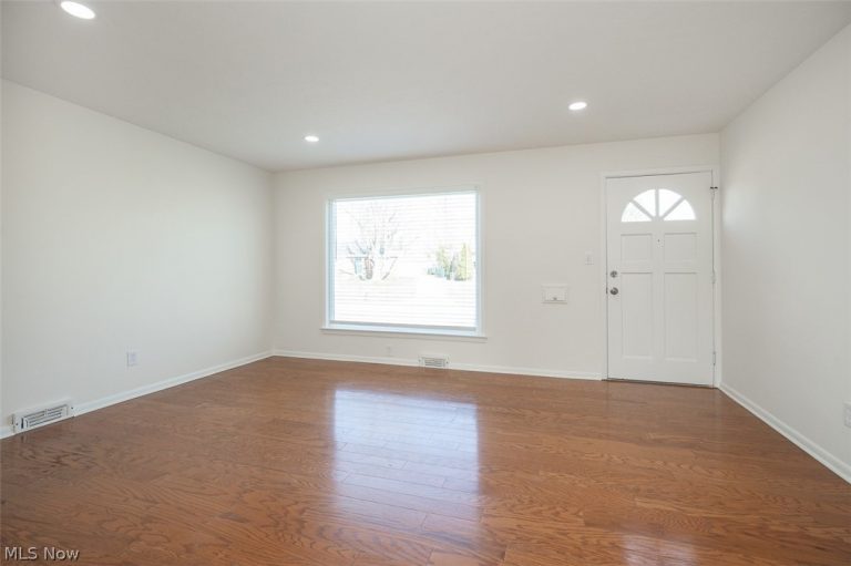 13600 Royal Boulevard, Garfield Heights, OH - Photo 4