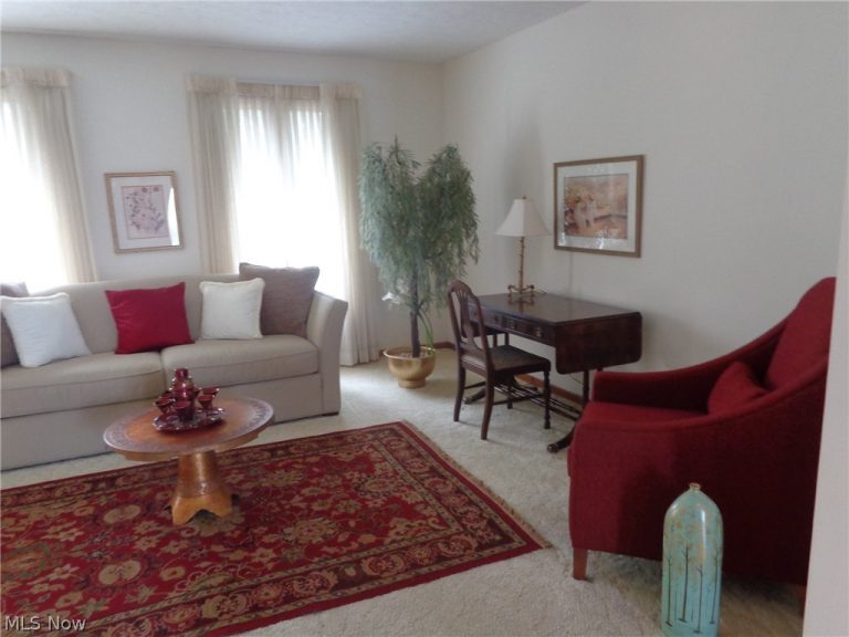 6920 Dogwood Circle, Middleburg Heights, OH - Photo 3