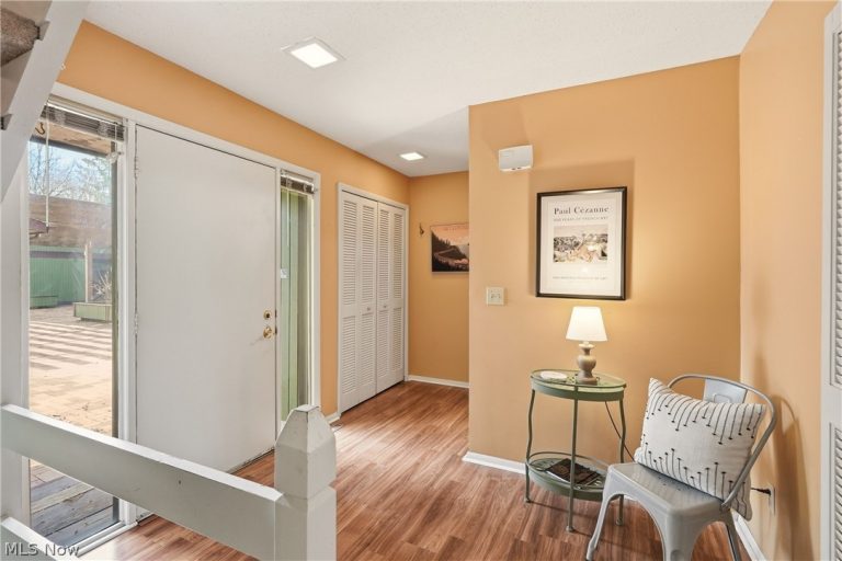17650 Walnut Trail, Chagrin Falls, OH - Photo 4