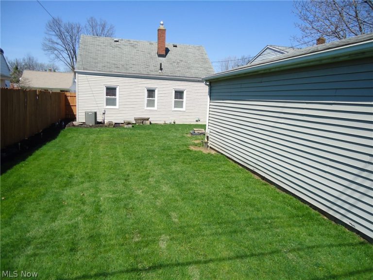 318 Van Buren Avenue, Cuyahoga Falls, OH - Photo 3