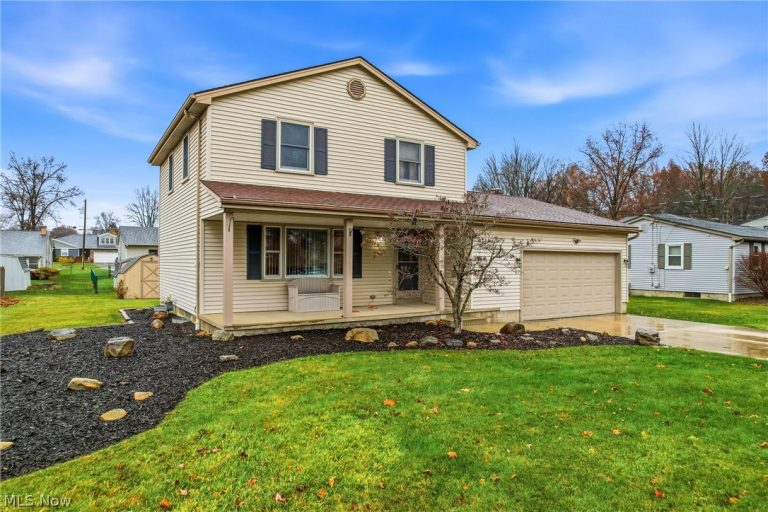 4562 Sheffield Drive, Austintown, OH - Photo 2