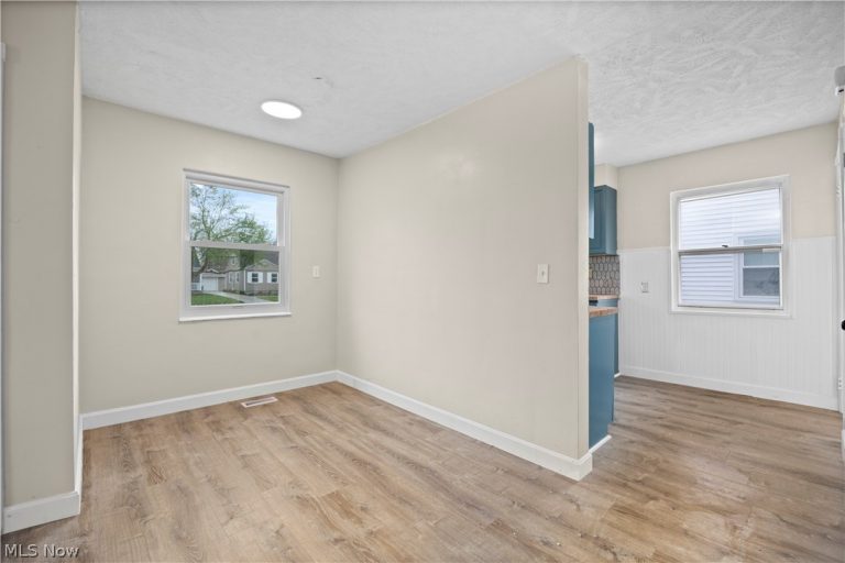 624 Eastern Heights Boulevard, Elyria, OH - Photo 4