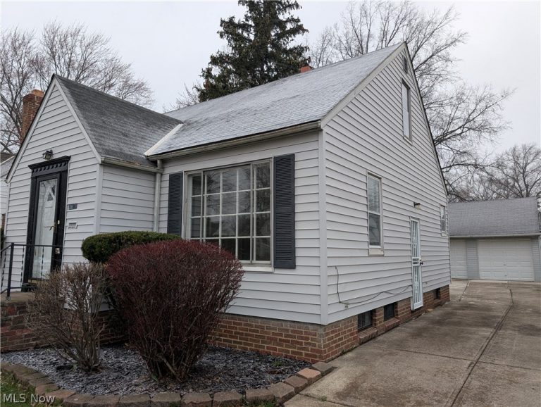 25671 Farringdon Avenue, Euclid, OH - Photo 2
