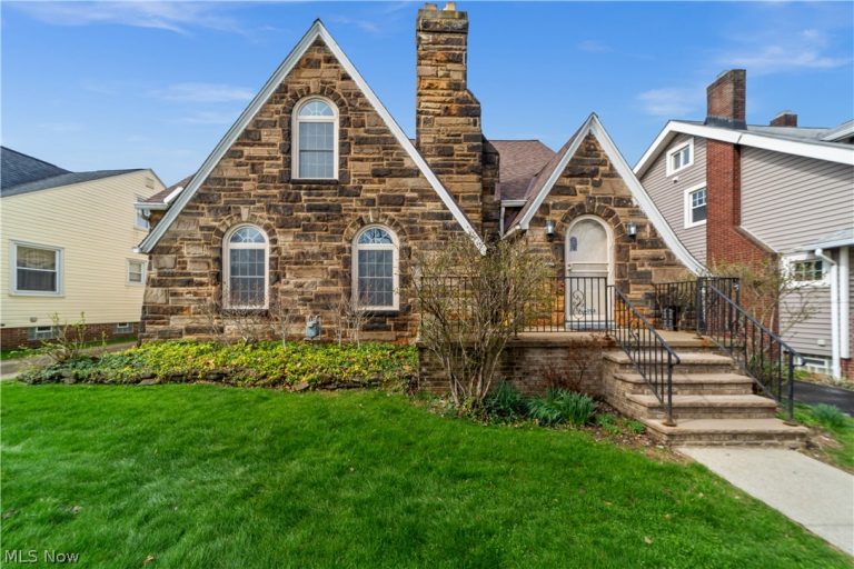 6098 Manchester Road, Parma, OH, 44129