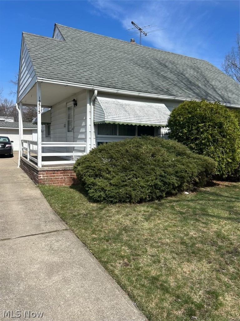 15513 Walvern Boulevard, Maple Heights, OH - Photo 2