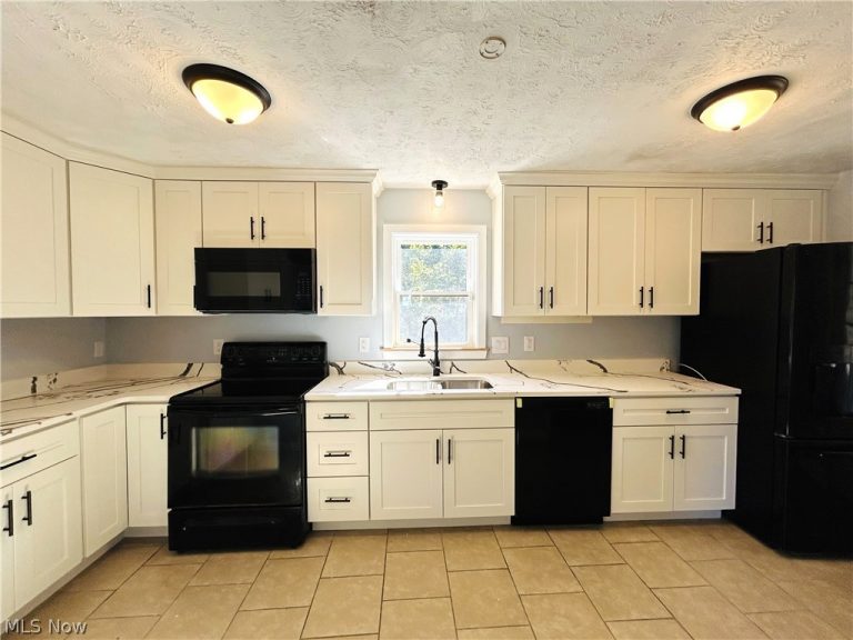 1384 Kings Creek Road, Weirton, WV - Photo 4